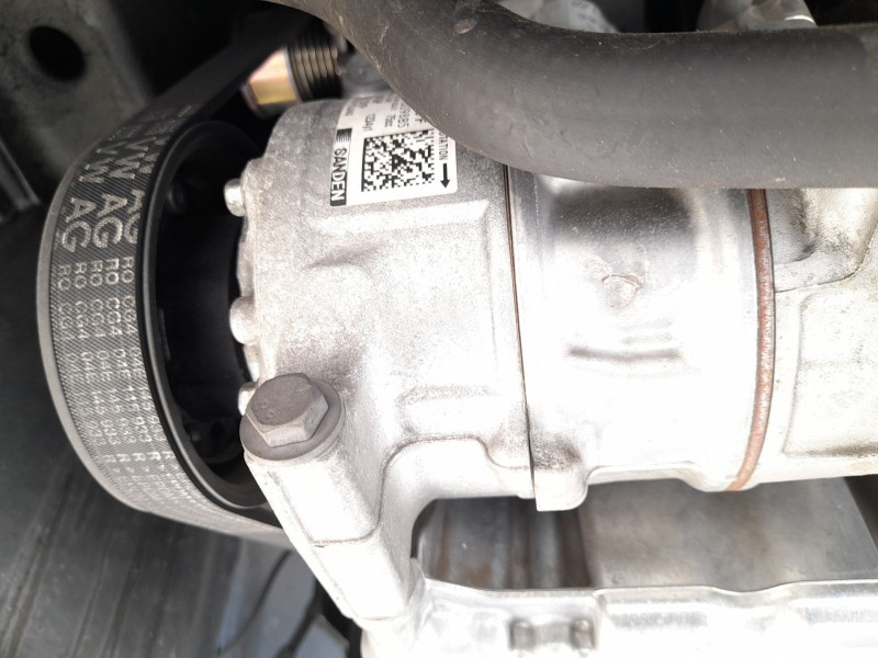 Recambio de compresor aire acondicionado para volkswagen tiguan (ad1, ax1) 1.5 tsi referencia OEM IAM 5Q0816803D  