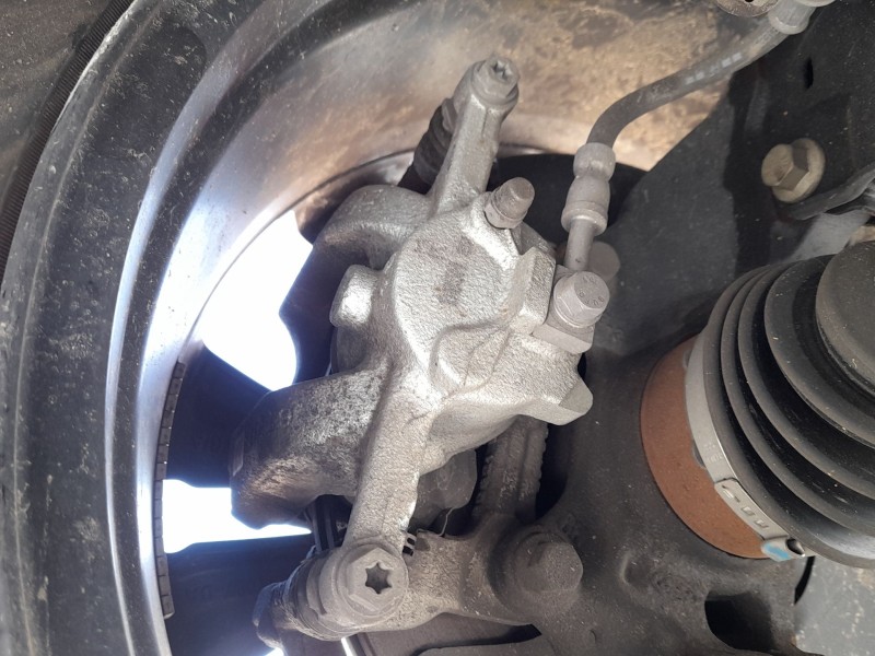 Recambio de pinza freno delantera derecha para ford puma (j2k, cf7) 1.0 ecoboost mhev referencia OEM IAM 2413304  