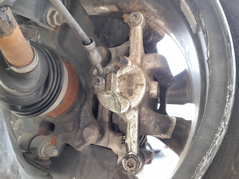 Recambio de pinza freno delantera izquierda para ford puma (j2k, cf7) 1.0 ecoboost mhev referencia OEM IAM 2413306  