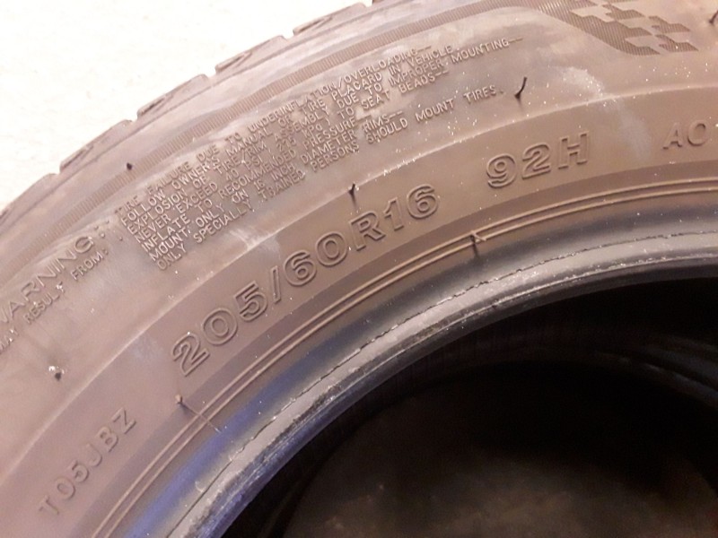 Recambio de neumatico pareja para neumaticos reutilizados - referencia OEM IAM 205601692H BRIDGESTONE 205/60/16/92H