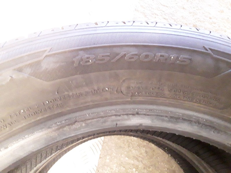 Recambio de neumatico pareja para neumaticos reutilizados - referencia OEM IAM 185601584H HANKOOK 185/60/15/84H