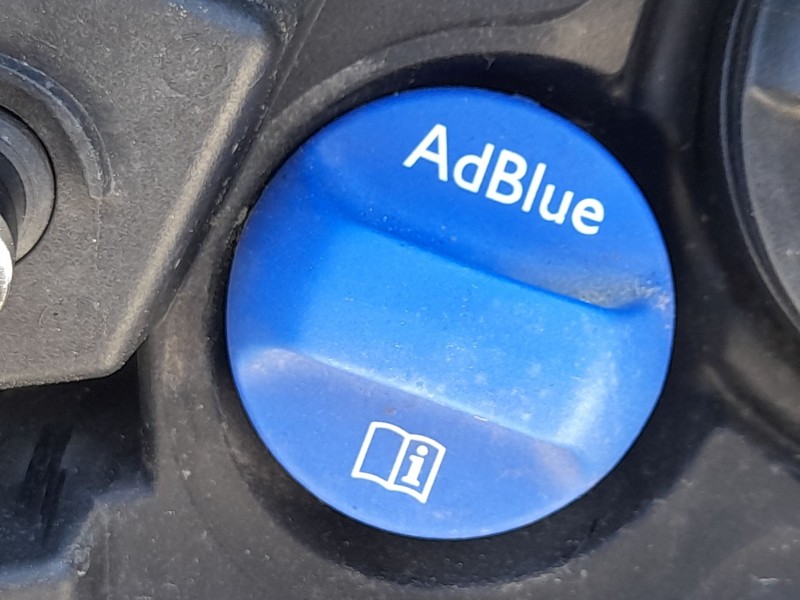 Recambio de deposito adblue para peugeot 308 sw ii (lc_, lj_, lr_, lx_, l4_) 1.5 bluehdi 130 referencia OEM IAM 9815111480  