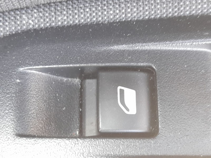 Recambio de mando elevalunas trasero derecho para peugeot 308 sw ii (lc_, lj_, lr_, lx_, l4_) 1.5 bluehdi 130 referencia OEM IAM