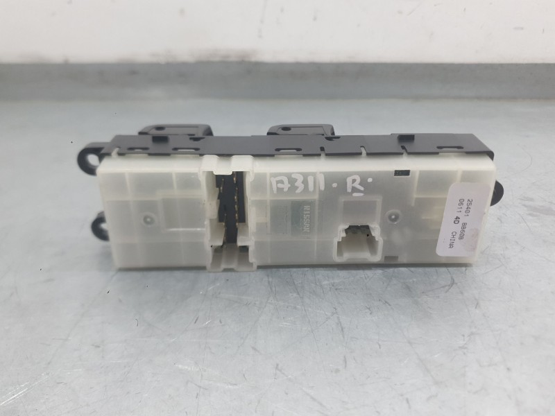 Recambio de mando elevalunas delantero izquierdo para nissan qashqai i (j10, nj10) 1.5 dci referencia OEM IAM 25401BB60B  