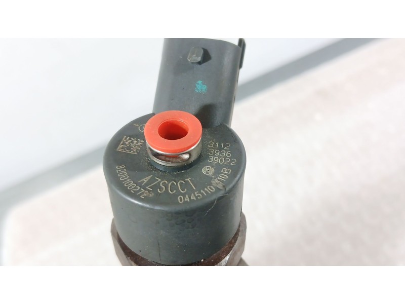 Recambio de inyector para renault scenic ii 1.9 dci diesel referencia OEM IAM 8200100272 0445110110B BOSCH