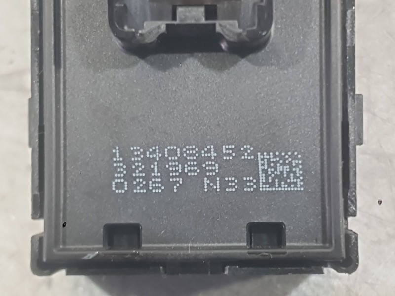Recambio de mando elevalunas trasero derecho para opel astra k (b16) 1.2 turbo (68) referencia OEM IAM 13408452  
