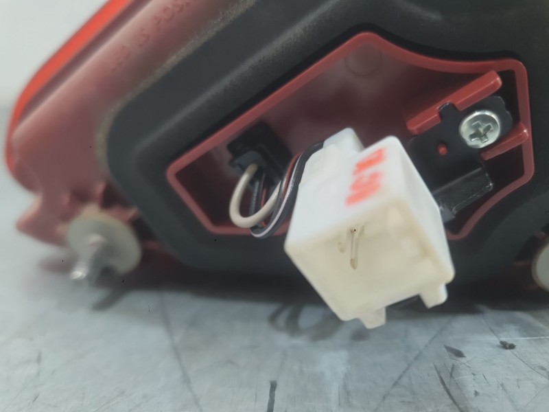 Recambio de piloto trasero izquierdo interior para kia stonic (yb) 1.0 t-gdi referencia OEM IAM 92403H8500  