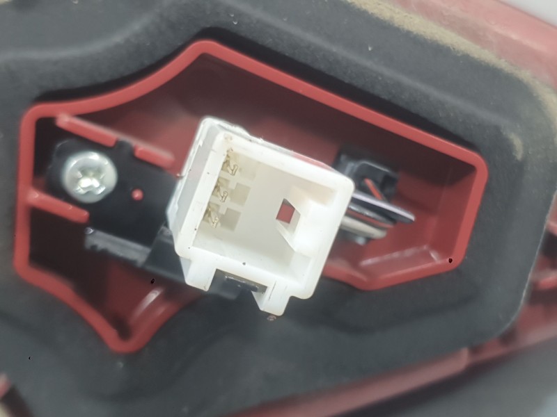 Recambio de piloto trasero derecho interior para kia stonic (yb) 1.0 t-gdi referencia OEM IAM 92404H8500  
