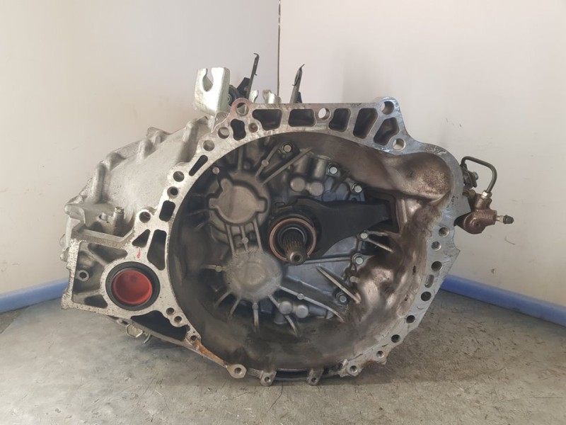Recambio de caja cambios para toyota avensis (t27) active referencia OEM IAM 3030020A90  6VELOCIDADES
