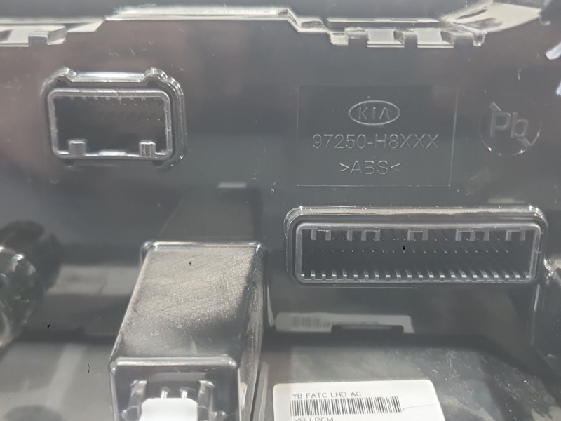 Recambio de mando climatizador para kia stonic (yb) 1.0 t-gdi referencia OEM IAM 97250H8220SA1  