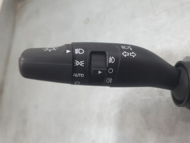 Recambio de mando luces y limpia para kia stonic (yb) 1.0 t-gdi referencia OEM IAM 93403H8960  