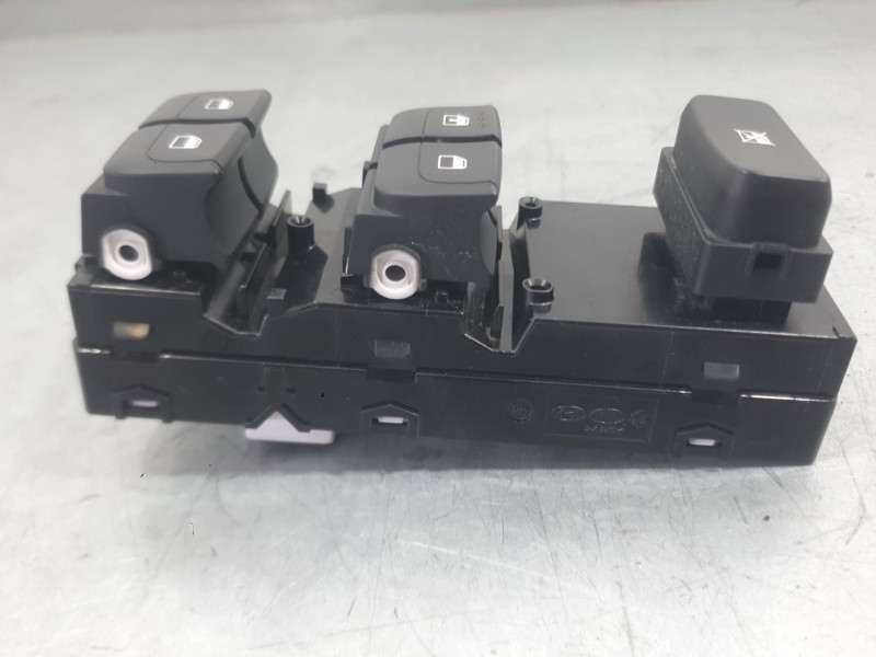 Recambio de mando elevalunas delantero izquierdo para kia stonic (yb) 1.0 t-gdi referencia OEM IAM 93571H8100  