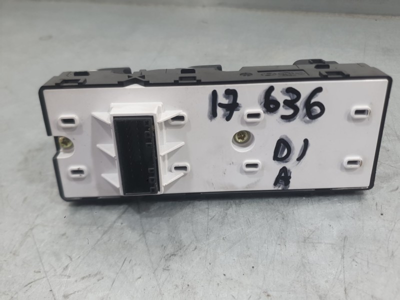 Recambio de mando elevalunas delantero izquierdo para kia stonic (yb) 1.0 t-gdi referencia OEM IAM 93571H8100  