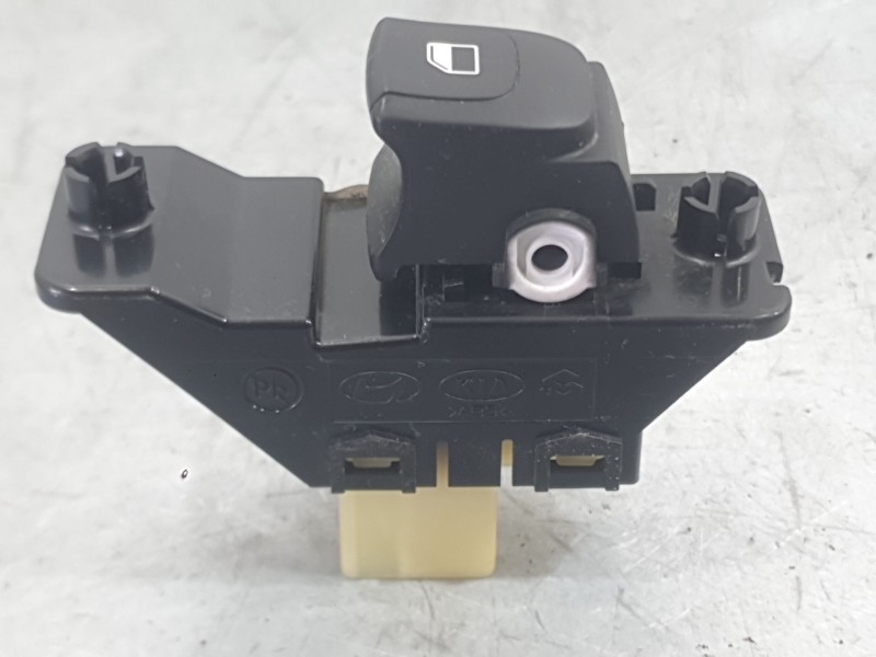 Recambio de mando elevalunas trasero derecho para kia stonic (yb) 1.0 t-gdi referencia OEM IAM 93576H8000  