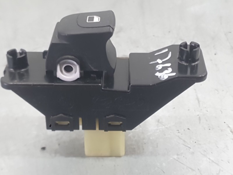 Recambio de mando elevalunas trasero izquierdo para kia stonic (yb) 1.0 t-gdi referencia OEM IAM 93576H8000  