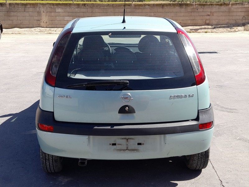 opel corsa c (x01) del año 2001