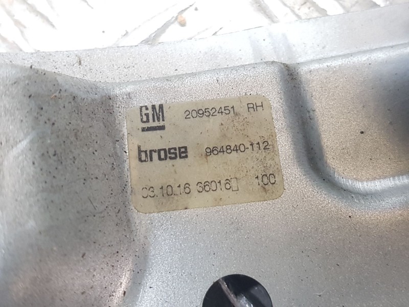 Recambio de elevalunas trasero derecho para opel insignia a sports tourer (g09) 1.6 cdti (35) referencia OEM IAM 20952451 BROSE 