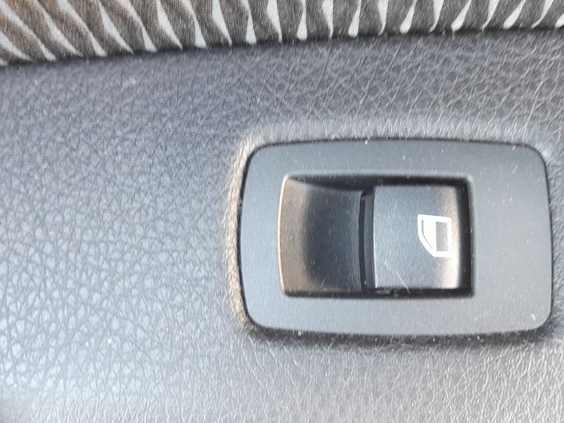 Recambio de mando elevalunas trasero derecho para bmw 1 (f20) 118 d referencia OEM IAM 61319208106  
