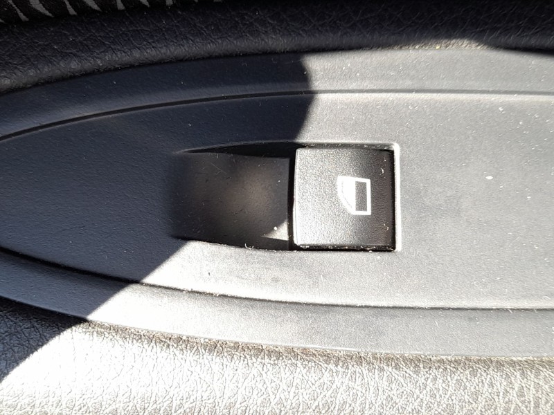 Recambio de mando elevalunas delantero derecho para bmw 1 (f20) 118 d referencia OEM IAM 61319208107  