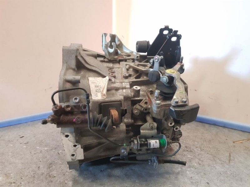 Recambio de caja cambios para toyota avensis (t27) active referencia OEM IAM 3030020A90  6VELOCIDADES