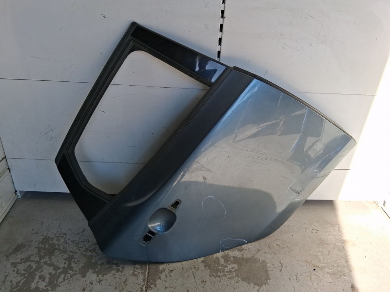 Recambio de puerta trasera derecha para volvo v40 hatchback (525) d3 referencia OEM IAM 32351000  ROZADA