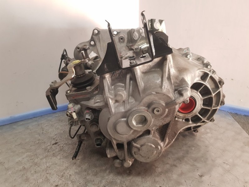 Recambio de caja cambios para toyota avensis (t27) active referencia OEM IAM 3030020A90  6VELOCIDADES