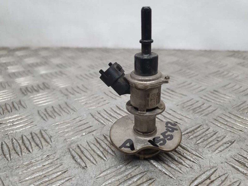 Recambio de inyector adblue para volkswagen tiguan advance bmt referencia OEM IAM 7LA131113A 044402107202 BOSCH