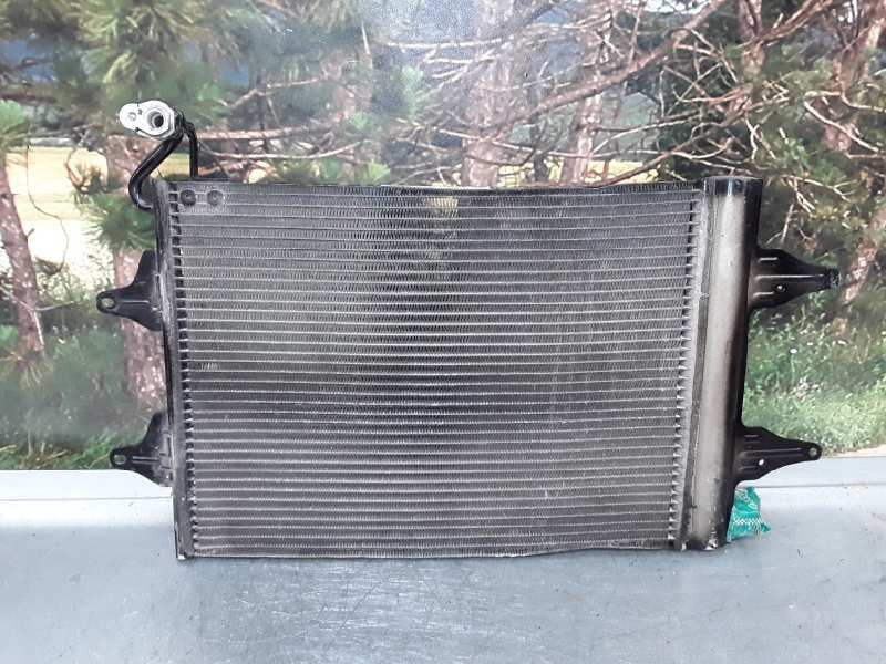 Recambio de condensador / radiador aire acondicionado para volkswagen polo (9n1) highline referencia OEM IAM 6Q0820411H C3559 BE
