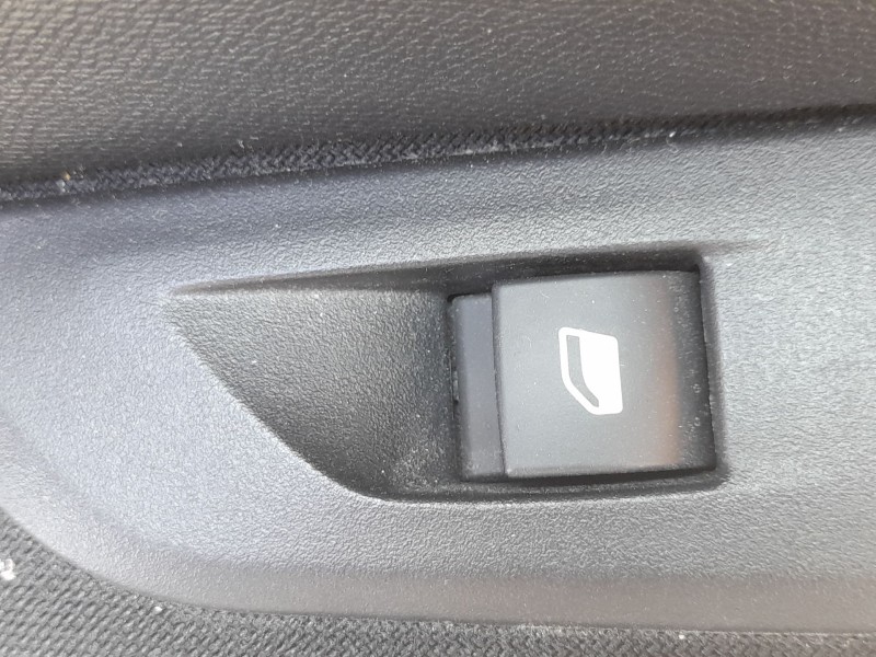 Recambio de mando elevalunas trasero derecho para peugeot 208 ii (ub_, up_, uw_, uj_) 1.5 bluehdi 100 referencia OEM IAM 9804480