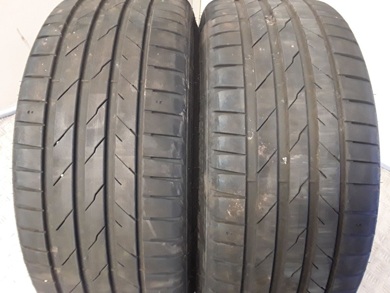 Recambio de neumatico pareja para neumaticos reutilizados - referencia OEM IAM 235401996Y HANKOOK 235/40/19/96Y