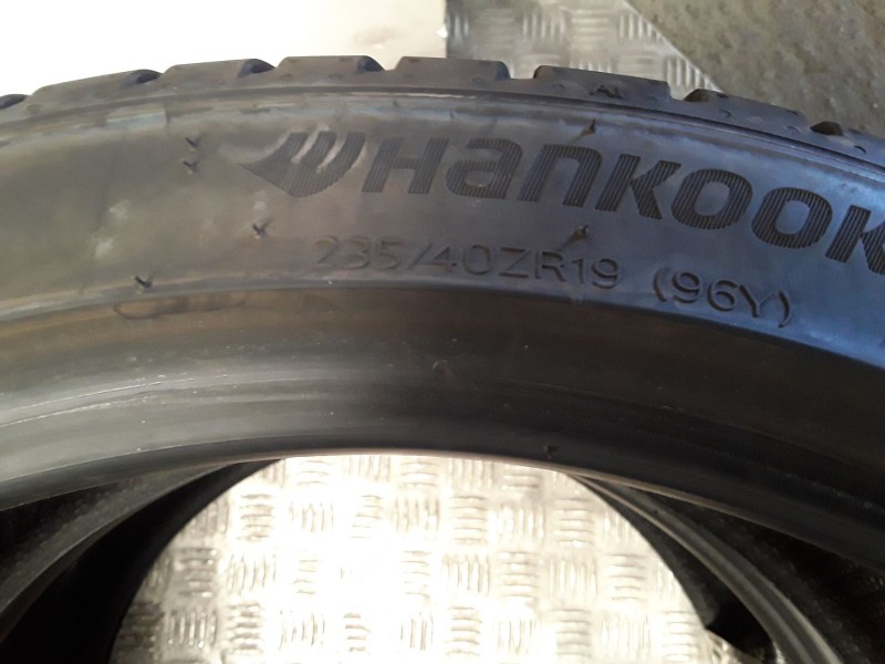 Recambio de neumatico pareja para neumaticos reutilizados - referencia OEM IAM 235401996Y HANKOOK 235/40/19/96Y