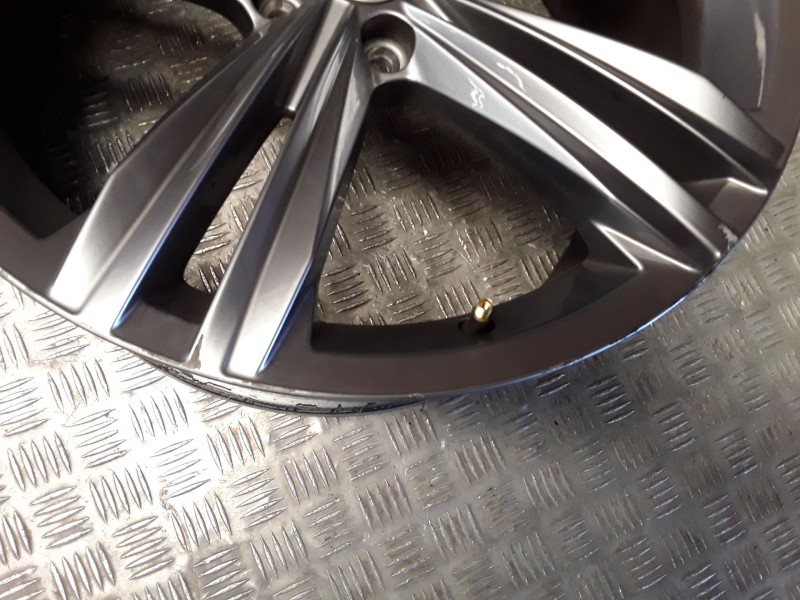 Recambio de llanta aluminio para volkswagen tiguan (ad1, ax1) 1.5 tsi referencia OEM IAM 8.5X19 5 TORN ET38 ROZADA ALUMINIO