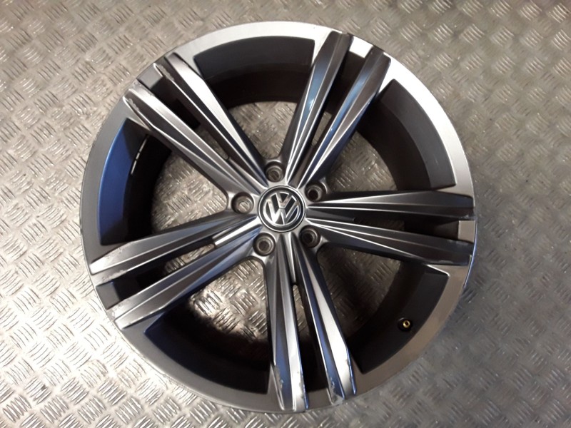 Recambio de llanta aluminio para volkswagen tiguan (ad1, ax1) 1.5 tsi referencia OEM IAM 8.5X19 5 TORN ET38 ROZADA ALUMINIO