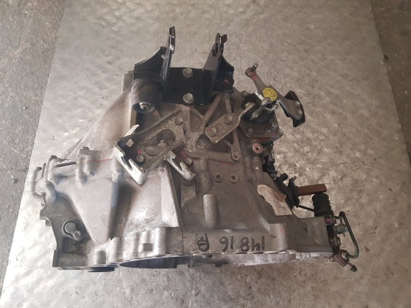 Recambio de caja cambios para toyota avensis (t27) active referencia OEM IAM 3030020A90  6VELOCIDADES