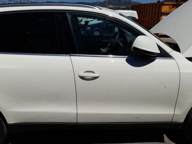 Recambio de puerta delantera derecha para audi q5 (8rb) 2.0 tdi quattro referencia OEM IAM 8R0831052E  