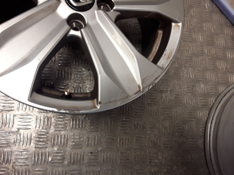 Recambio de juego llantas aluminio para dacia sandero iii 1.0 tce 90 referencia OEM IAM 6.5X16 4 TORN ET45 ROZADAS ALUMINIO