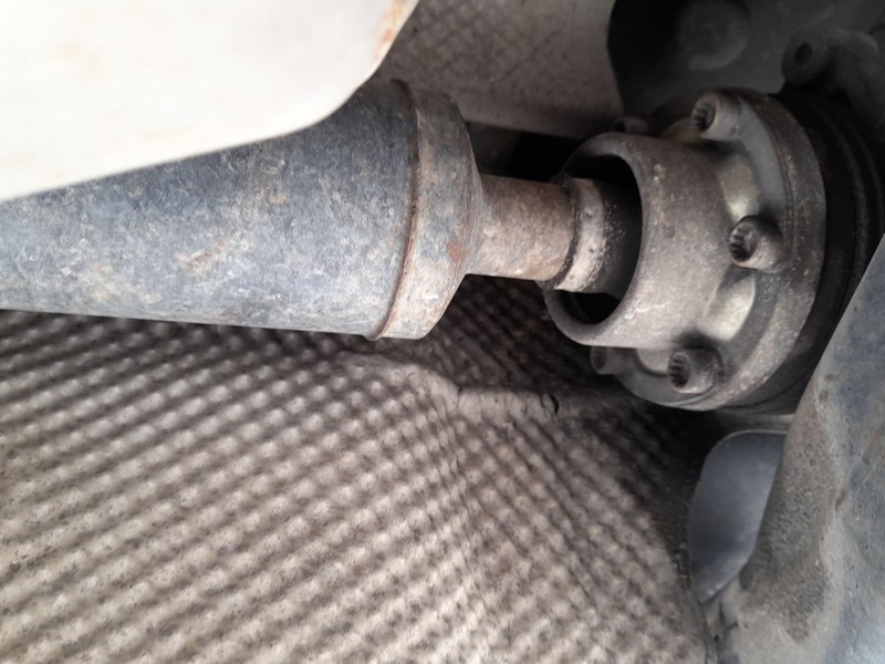 Recambio de transmision central para audi q5 (8rb) 2.0 tdi quattro referencia OEM IAM 8R0521101D  
