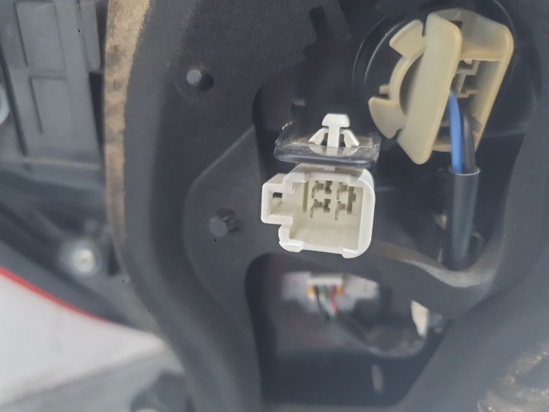 Recambio de piloto trasero derecho para toyota yaris active referencia OEM IAM 0D2030D205  