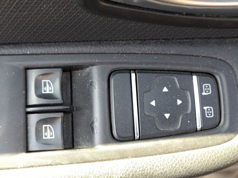 Recambio de mando elevalunas delantero izquierdo para renault clio iv (bh_) 1.5 dci 75 referencia OEM IAM 254114238R  