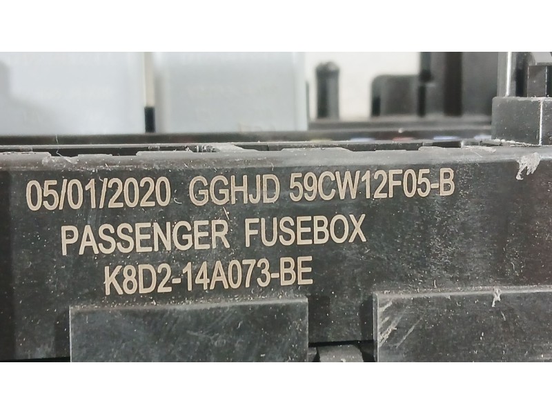 Recambio de caja reles / fusibles para land rover range rover evoque (l551) 2.0 d150 mhev 4x4 referencia OEM IAM LR117841  