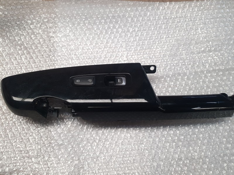 Recambio de mando elevalunas delantero derecho para kia sportage iv (ql, qle) 1.6 gdi referencia OEM IAM 93577F1070  