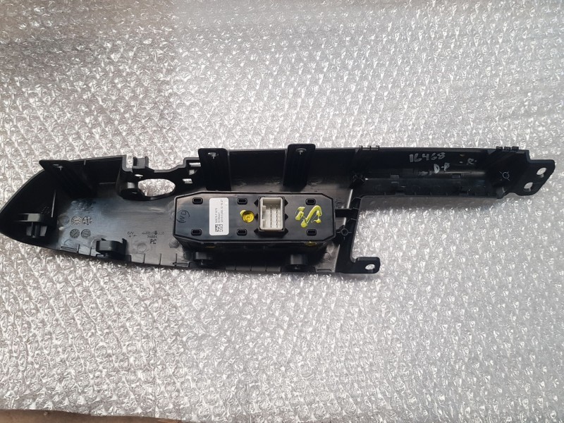 Recambio de mando elevalunas delantero derecho para kia sportage iv (ql, qle) 1.6 gdi referencia OEM IAM 93577F1070  