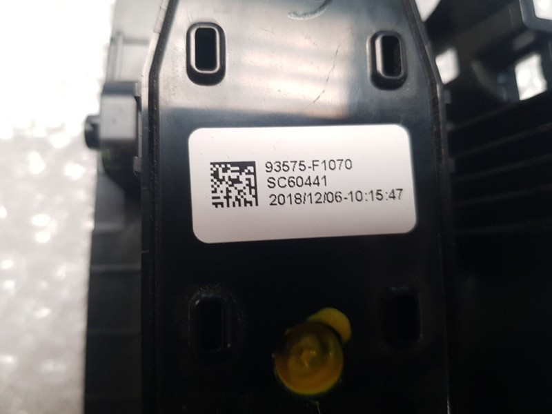 Recambio de mando elevalunas delantero derecho para kia sportage iv (ql, qle) 1.6 gdi referencia OEM IAM 93577F1070  