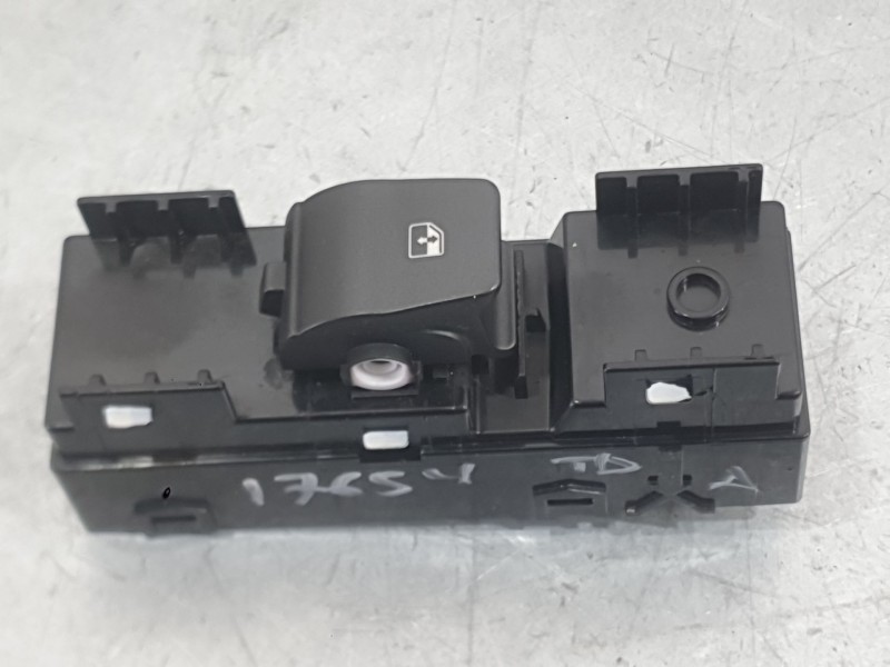 Recambio de mando elevalunas trasero derecho para hyundai i30 (pde, pd, pden) 1.0 t-gdi referencia OEM IAM 93576G3010PMP  