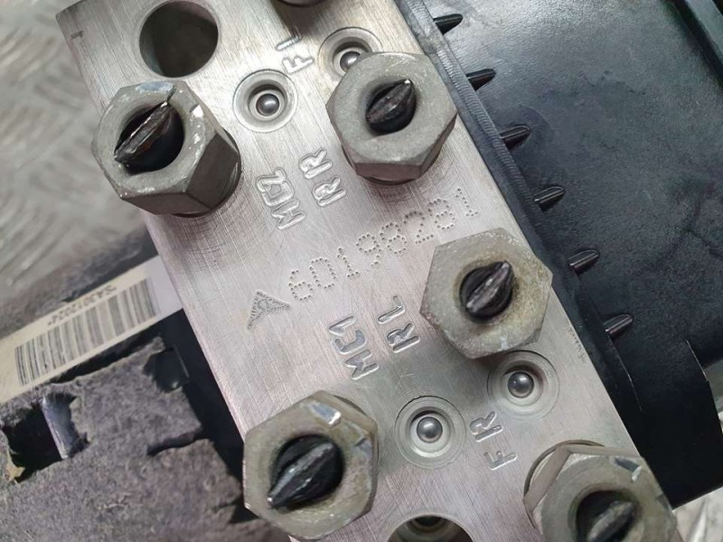 Recambio de abs para opel insignia sports tourer selective referencia OEM IAM 13332549 54085571B TRW