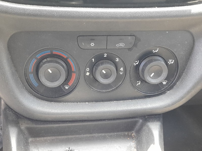 Recambio de mando calefaccion / aire acondicionado para fiat doblo cargo (263_) 1.6 d multijet referencia OEM IAM 735498666  