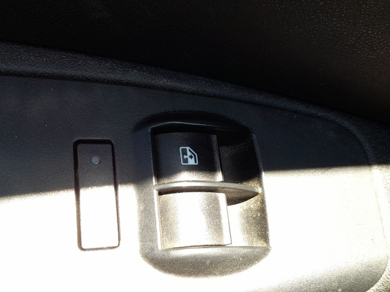 Recambio de mando elevalunas delantero izquierdo para fiat doblo cargo (263_) 1.6 d multijet referencia OEM IAM 735498684  