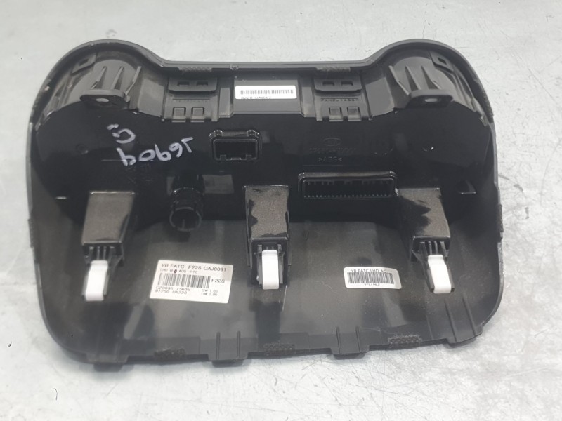 Recambio de mando climatizador para kia stonic (yb) 1.0 t-gdi referencia OEM IAM 97250H8220SA  