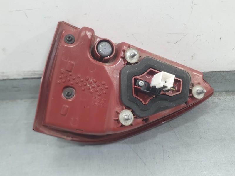 Recambio de piloto trasero derecho interior para kia stonic (yb) 1.0 t-gdi referencia OEM IAM 92404H8500  