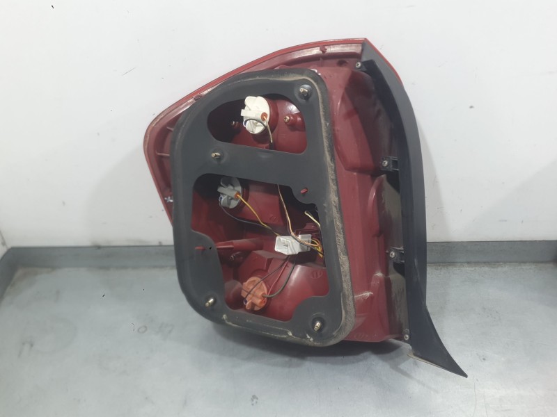 Recambio de piloto trasero derecho para kia cerato i hatchback (ld) 2.0 crdi referencia OEM IAM 924022F210  